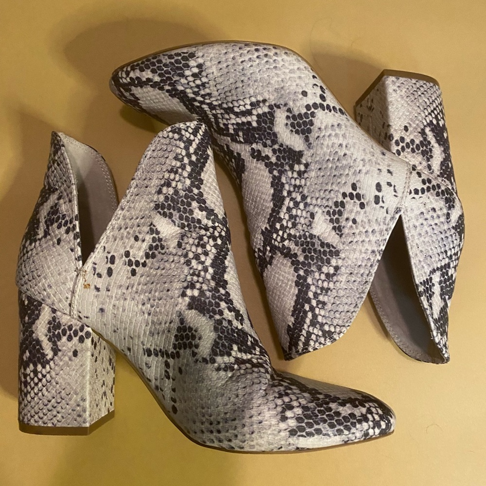 Steve Madden Rookie Bootie Snake Print In An 8.5 … - image 1